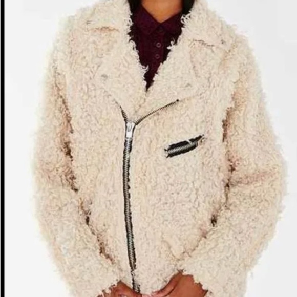 UNIF x Urban Outfitters Cozy Cream Tan Shearling Jacket - Picture 2 of 10